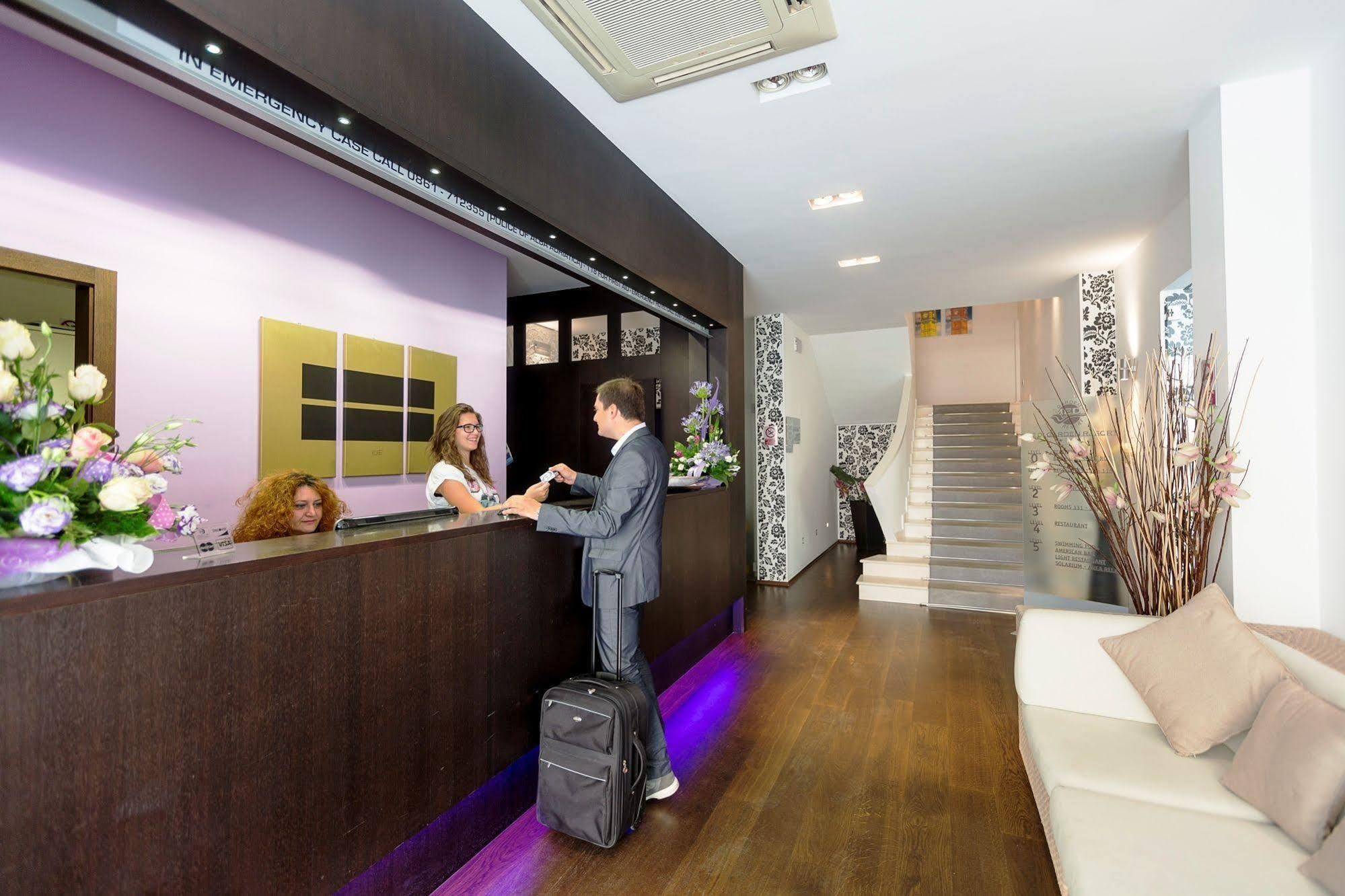 Medi Garden Hotel&Residence アルバ・アドリアティカ エクステリア 写真